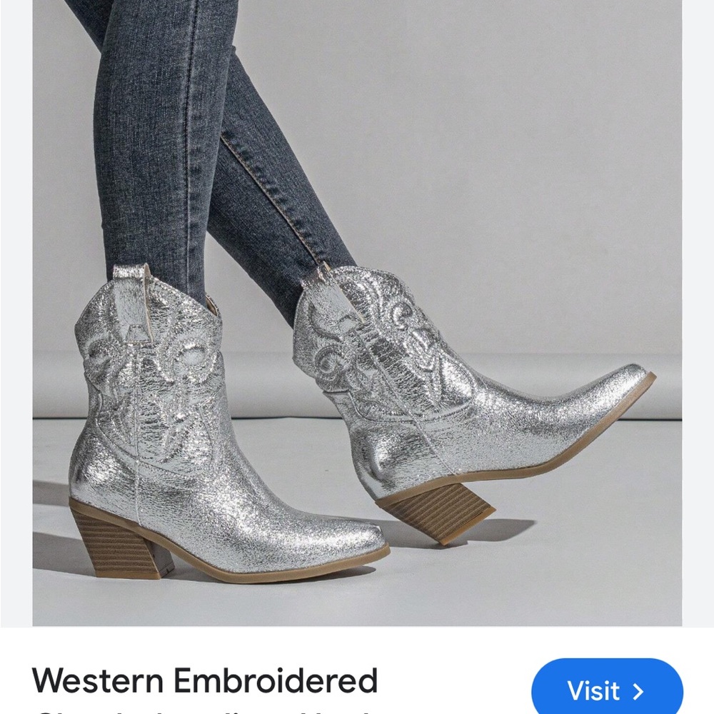 Size 39 Silver cowboy boot worn once